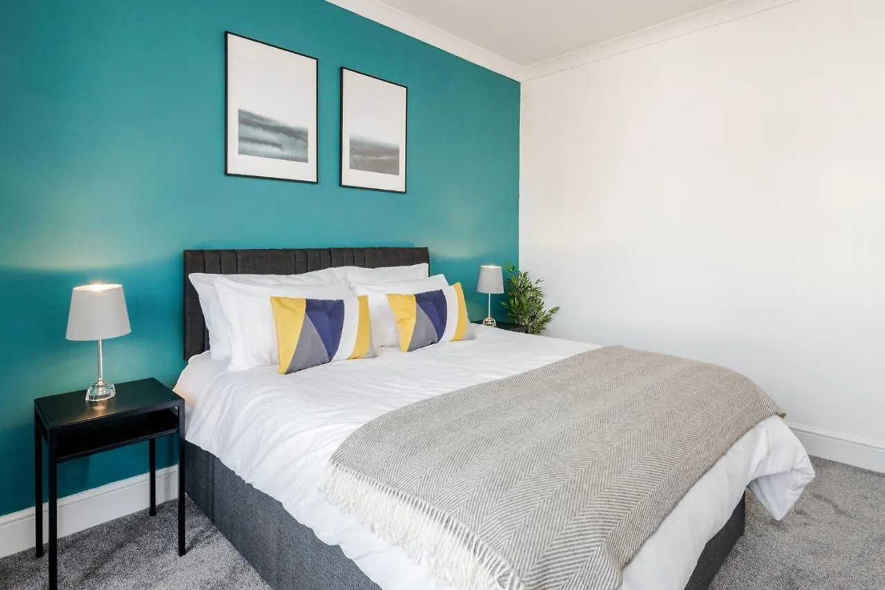 The Redcliffe 2 Bedroom, Sleeps 5 & Parking By Damask Homes Ilford Apartment