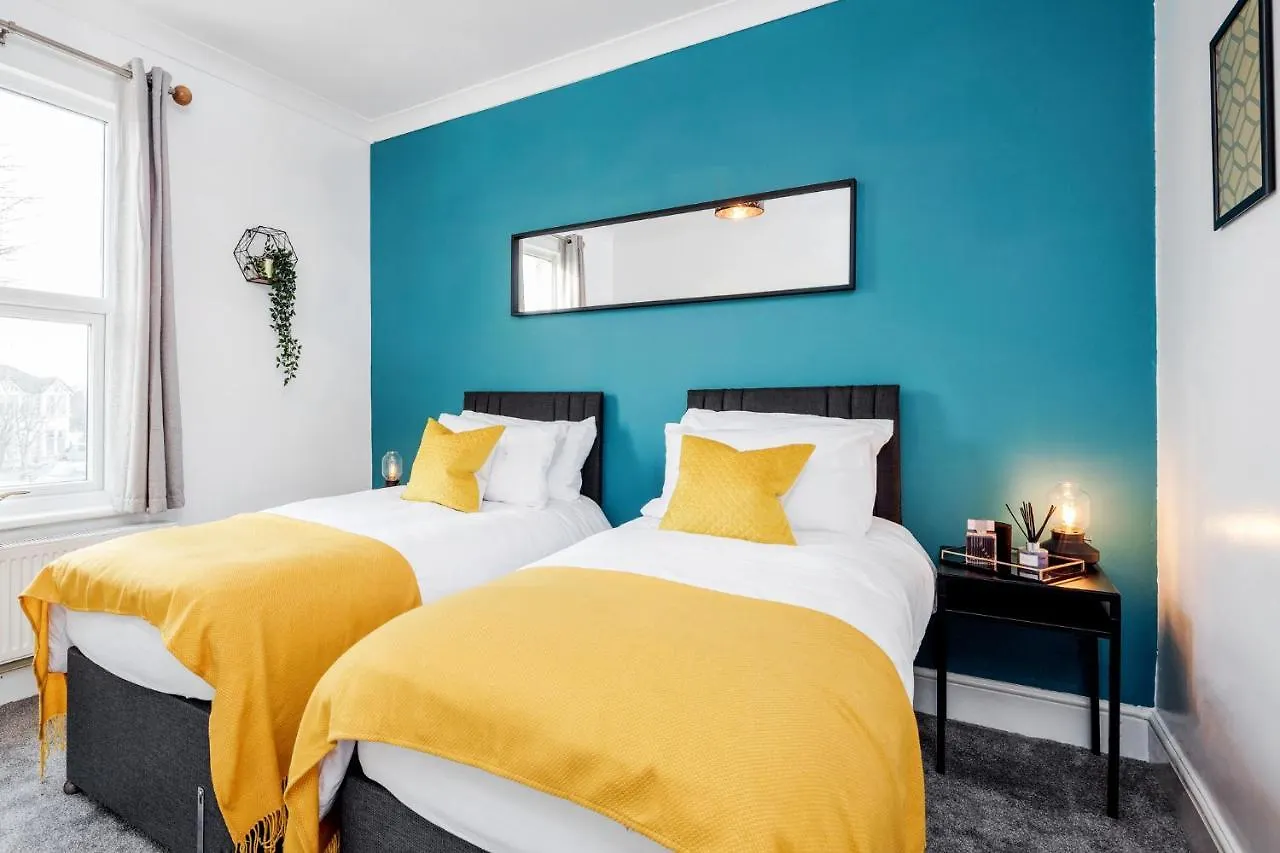 Business & Leisure 2 Bedroom & Parking By Damask Homes Ilford Apartment