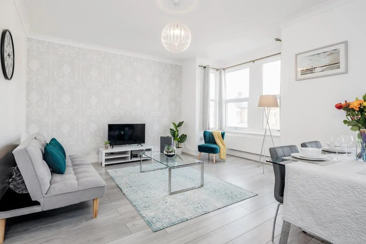 Business & Leisure 2 Bedroom & Parking By Damask Homes Ilford 0*,