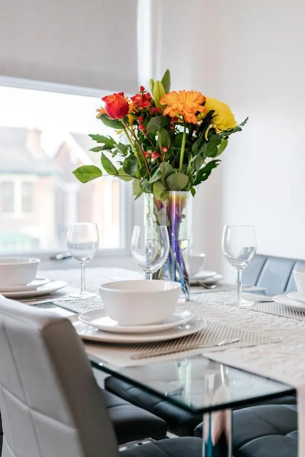 Apartment Business & Leisure 2 Bedroom & Parking By Damask Homes Ilford
