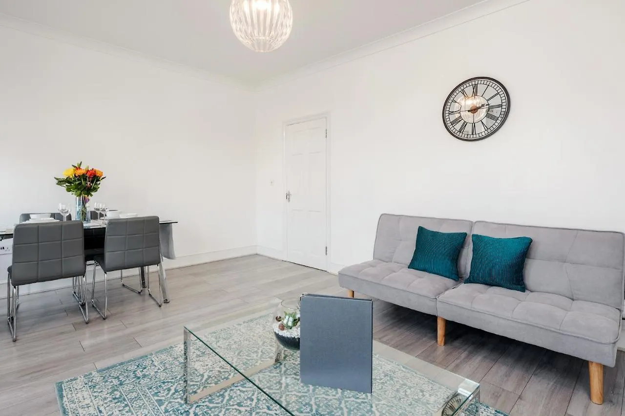 Business & Leisure 2 Bedroom & Parking By Damask Homes Ilford Apartment