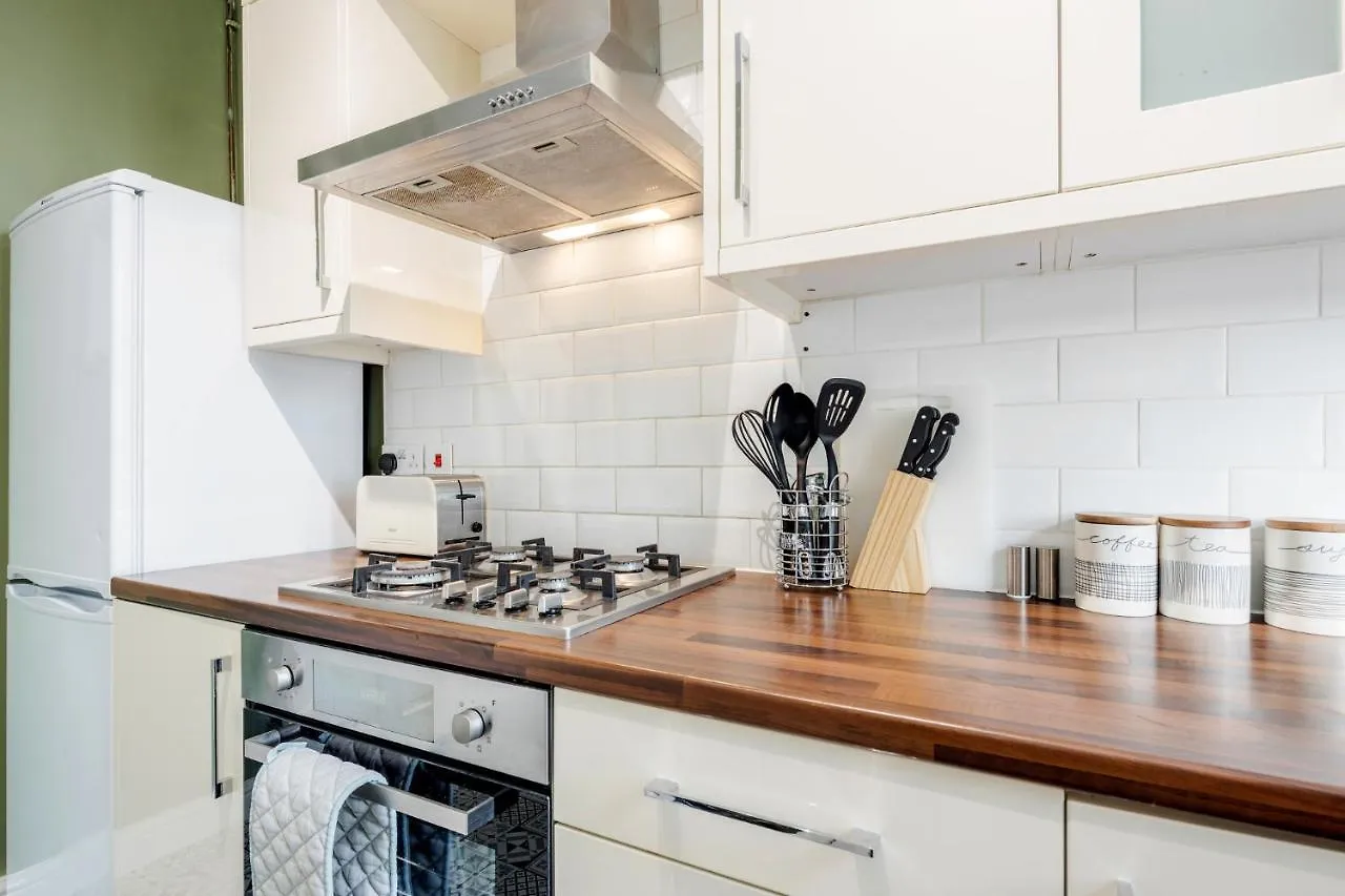 Apartment The Redcliffe 2 Bedroom, Sleeps 5 & Parking By Damask Homes Ilford