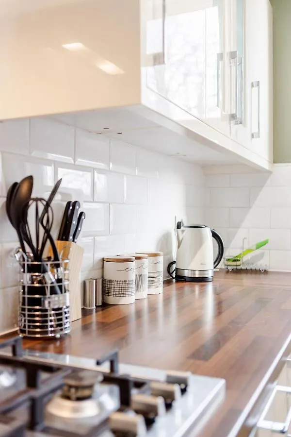 Business & Leisure 2 Bedroom & Parking By Damask Homes Ilford Apartment